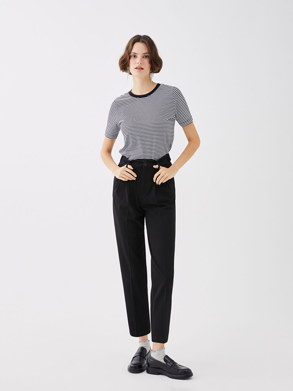 Beyaz Bisiklet Yaka Çizgili Kısa Kollu Pamuklu Kadın Tişört-1