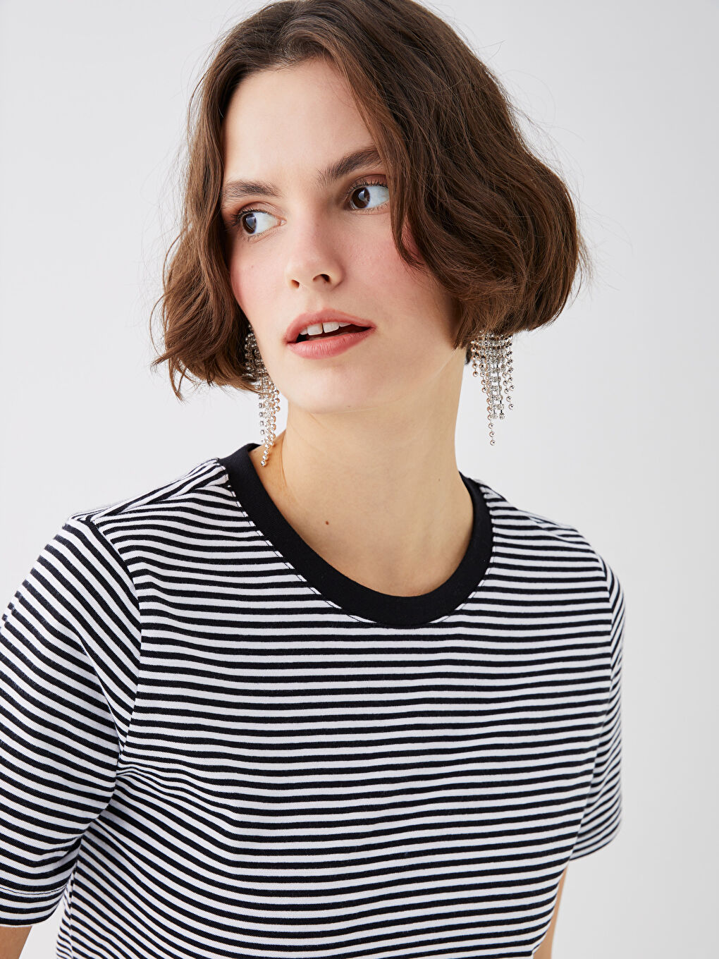 Beyaz Bisiklet Yaka Çizgili Kısa Kollu Pamuklu Kadın Tişört-2