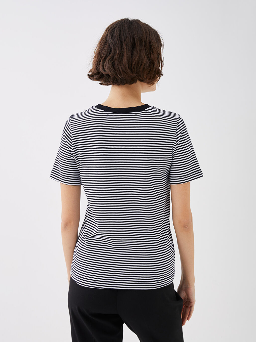 Beyaz Bisiklet Yaka Çizgili Kısa Kollu Pamuklu Kadın Tişört-3
