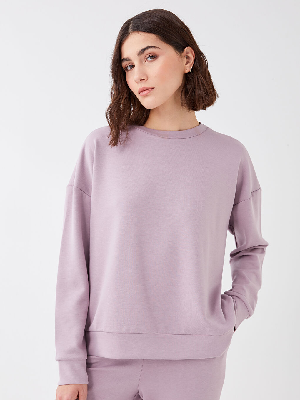 Свитшот оверсайз с круглым вырезом для женщин