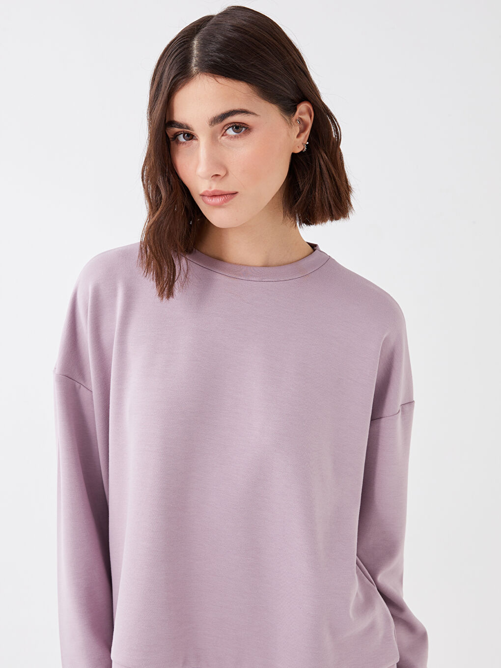 Свитшот оверсайз с круглым вырезом для женщин-1