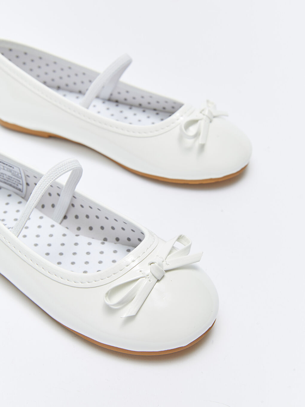 Beyaz Fiyonk Detaylı Kız Çocuk Babet-2