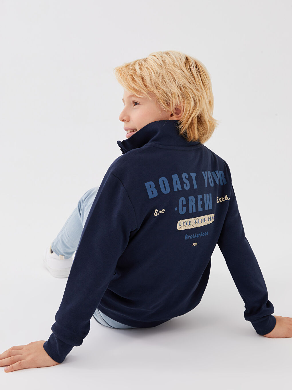 سويت شيرت ولادي بكم طويل بياقة واقفة مطبوع