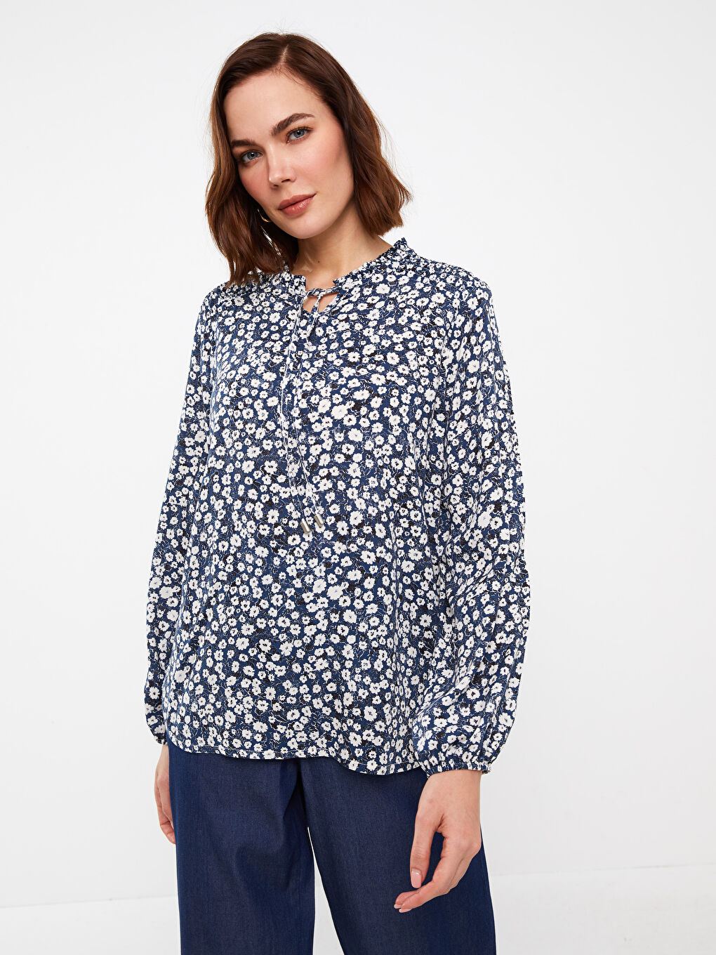 Ekru Bağlamalı Yaka Desenli Uzun Kollu Kadın Bluz