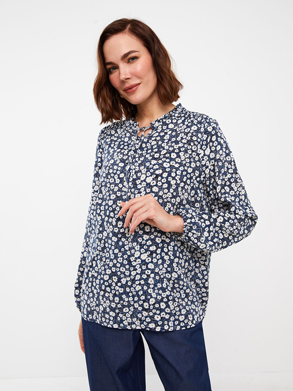 Ekru Bağlamalı Yaka Desenli Uzun Kollu Kadın Bluz-1