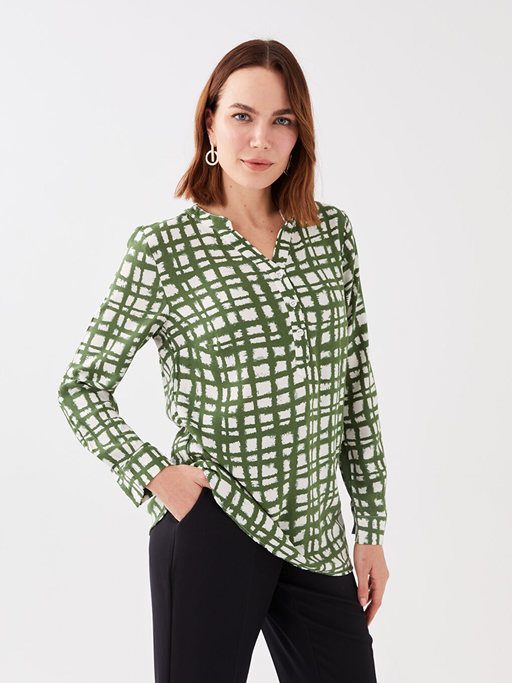 Ekru Kaçık Yaka Desenli Uzun Kollu Kadın Bluz-1