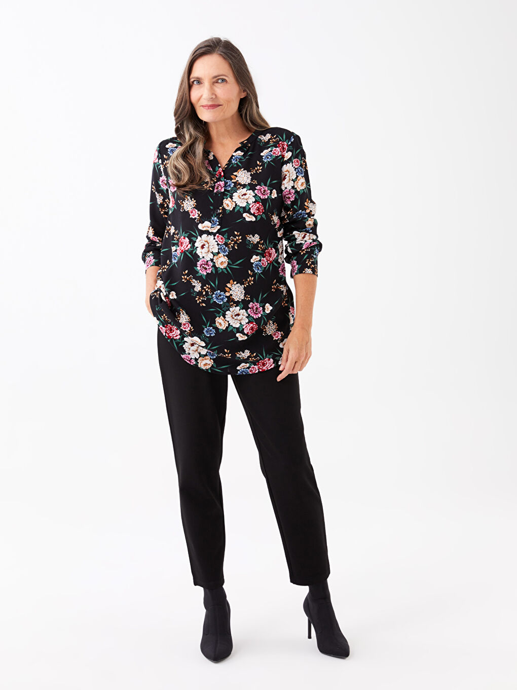 Siyah Kaçık Yaka Desenli Uzun Kollu Kadın Bluz