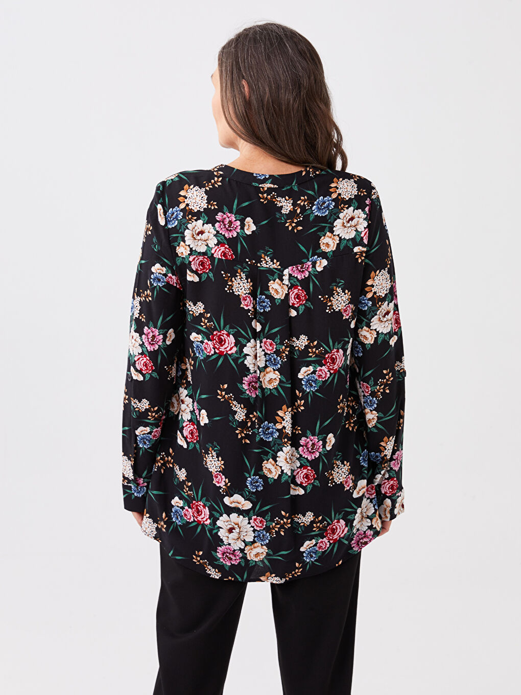 Siyah Kaçık Yaka Desenli Uzun Kollu Kadın Bluz-4