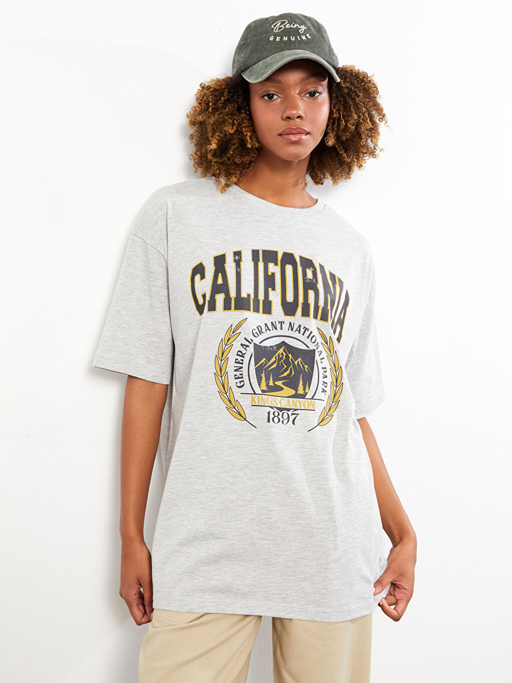 تيشيرت نسائي بأكمام قصيرة وياقة دائرية مطبوع-1