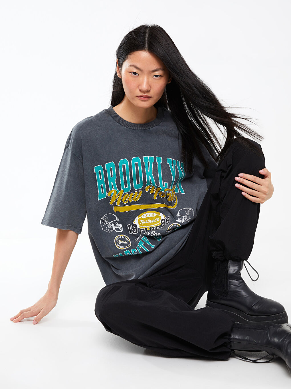 تيشيرت واسع كم قصير مطبوع بياقة دائرية للسيدات