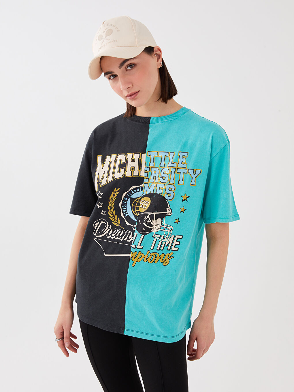 تيشيرت نسائي بأكمام قصيرة وياقة دائرية مطبوع