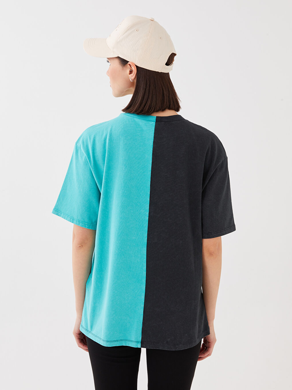 تيشيرت نسائي بأكمام قصيرة وياقة دائرية مطبوع-4