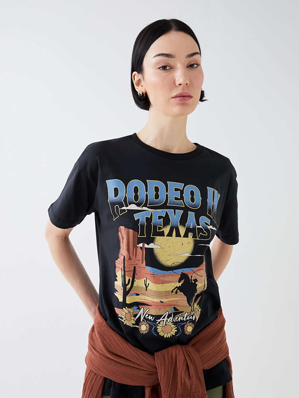 Siyah Bisiklet Yaka Baskılı Kısa Kollu Kadın Tişört