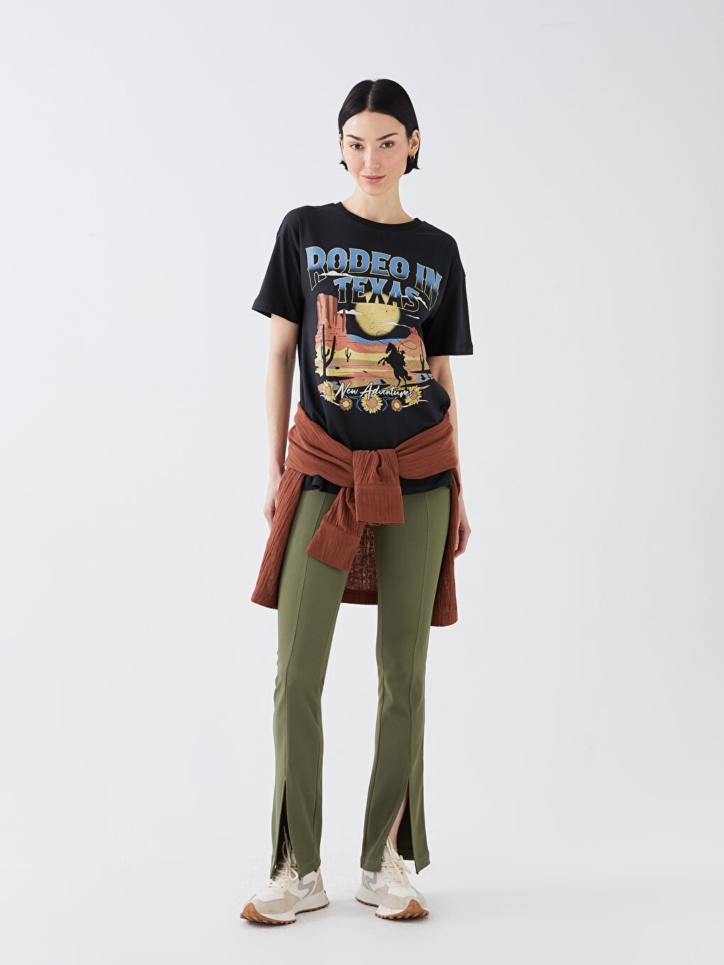 Siyah Bisiklet Yaka Baskılı Kısa Kollu Kadın Tişört-2