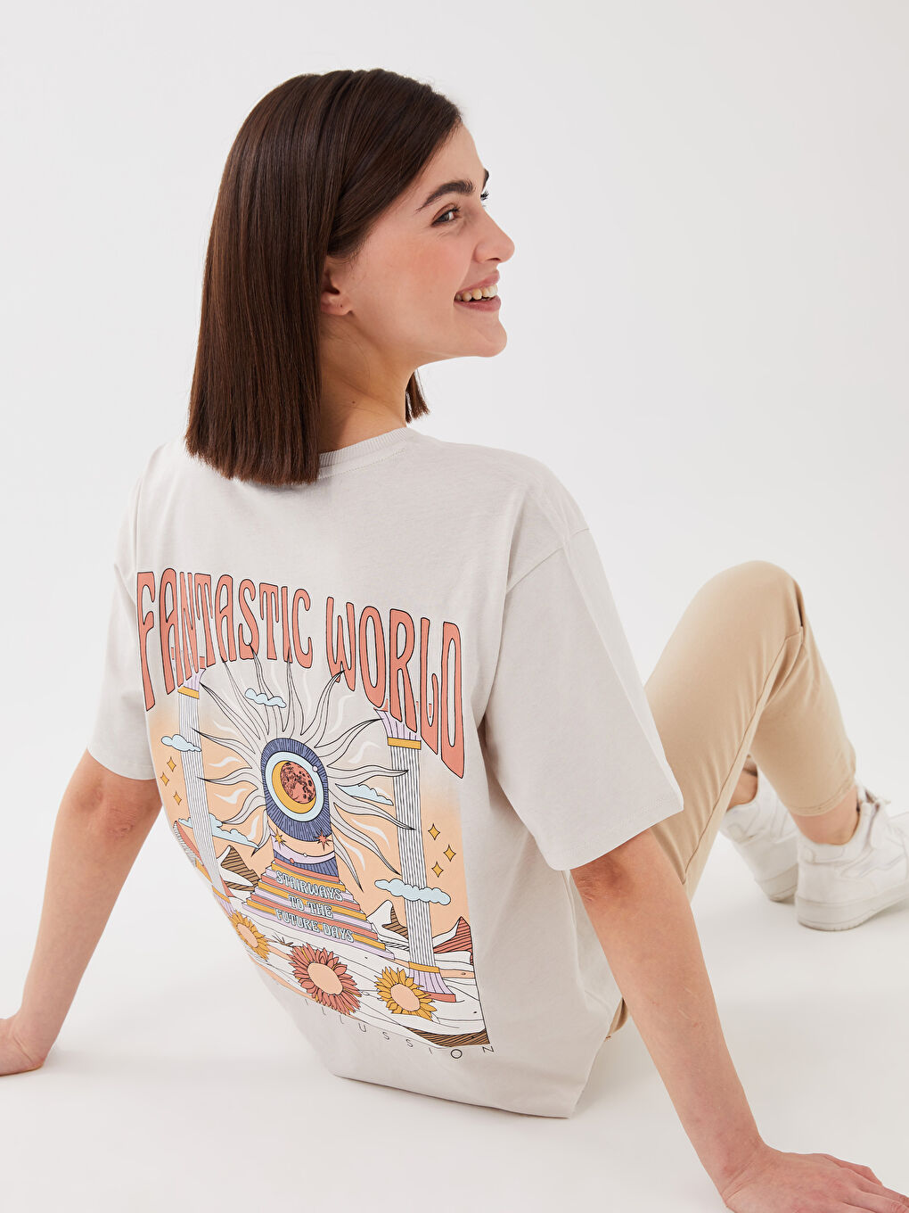 Gri Bisiklet Yaka Baskılı Kısa Kollu Kadın Tişört