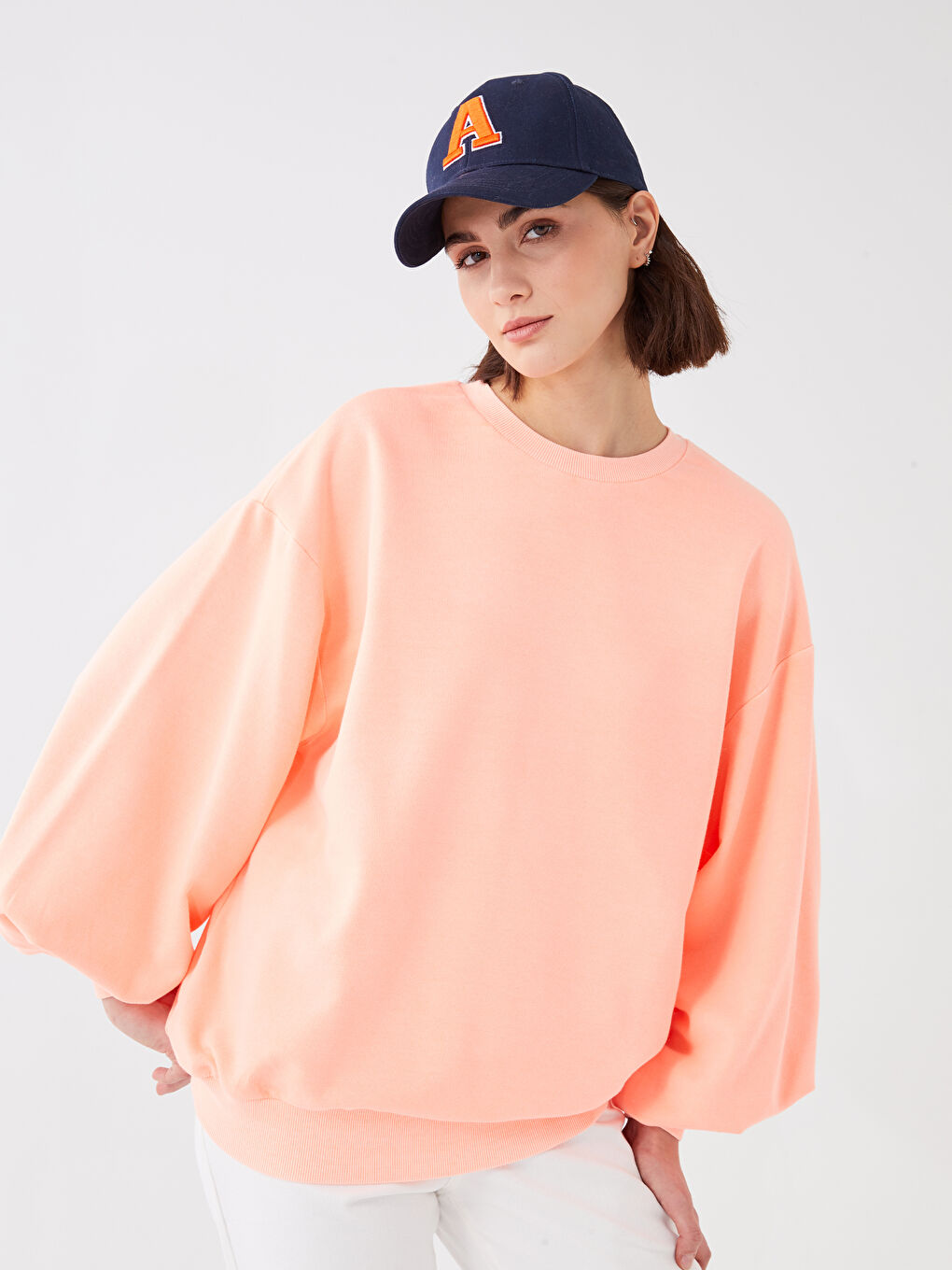 سويت شيرت كم طويل سادة بياقة دائرية للسيدات