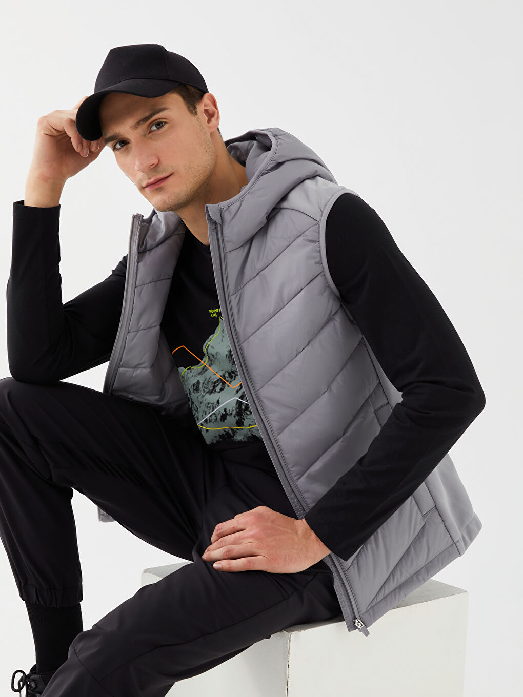 LC Waikiki Regular Fit Hooded Men's Puffer Gilet -S36295Z8-GD5
