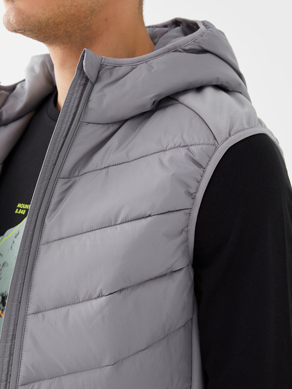 LC Waikiki Regular Fit Hooded Men's Puffer Gilet -S36295Z8-GD5