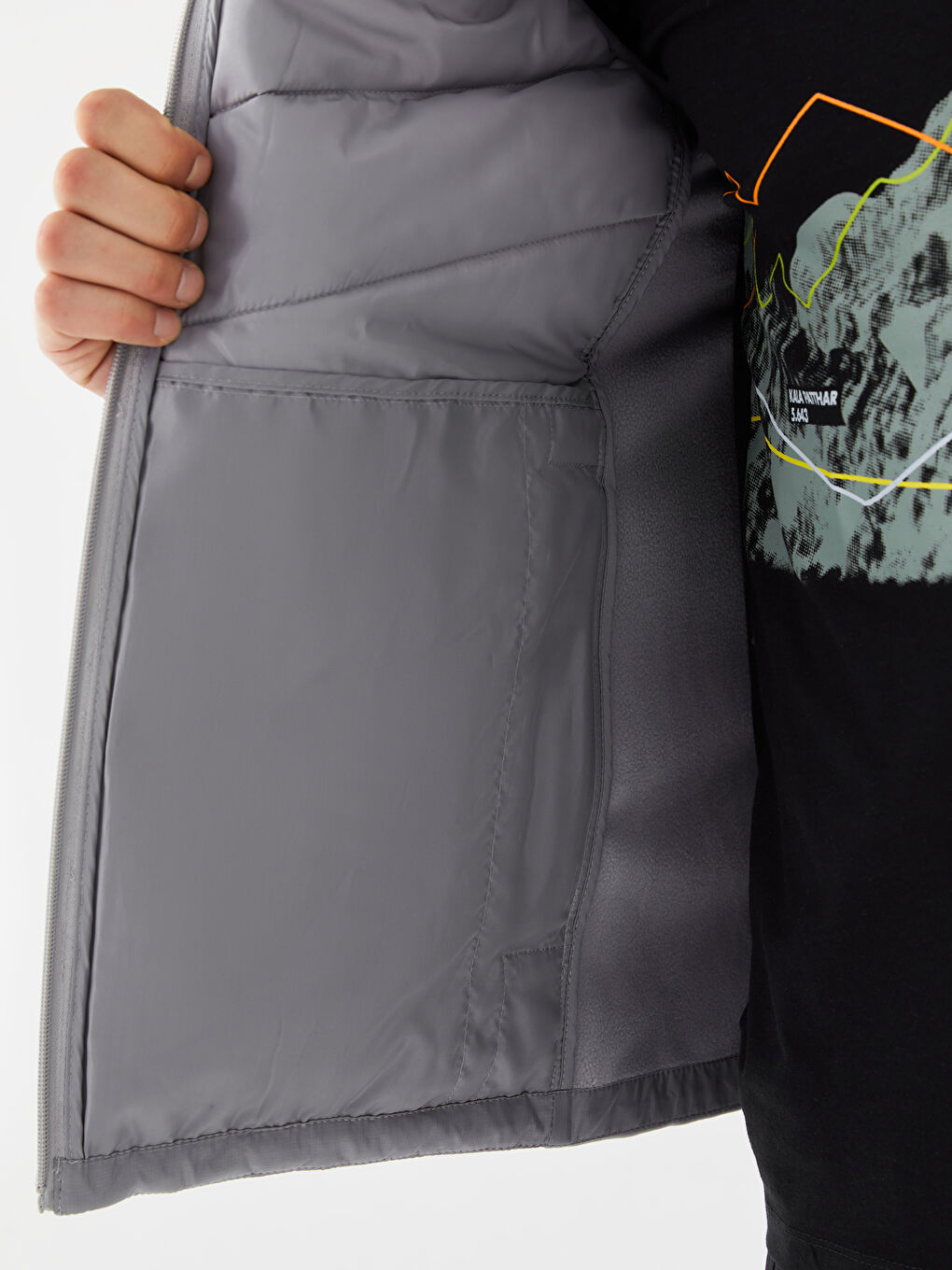 LC Waikiki Regular Fit Hooded Men's Puffer Gilet -S36295Z8-GD5