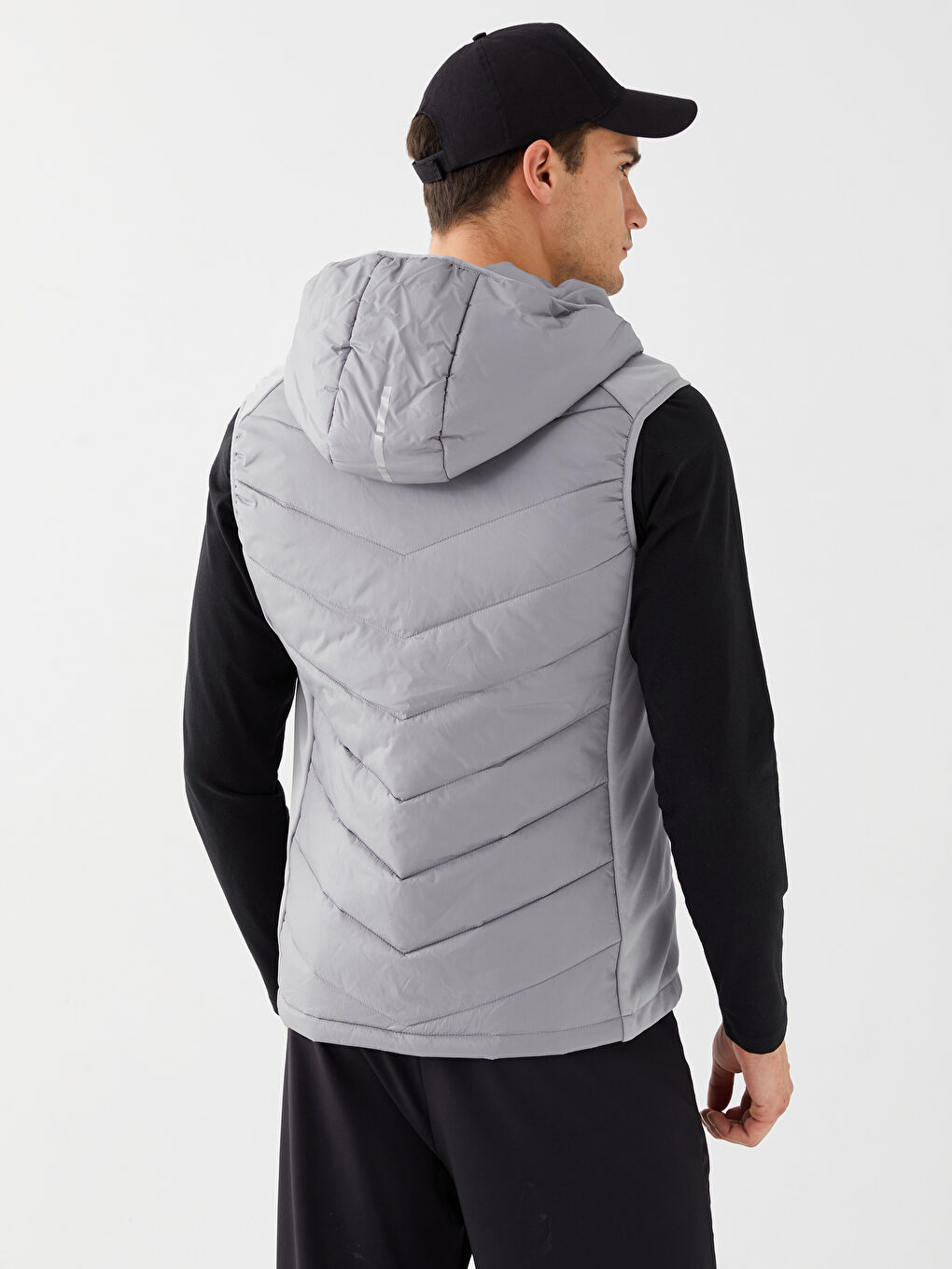 LC Waikiki Regular Fit Hooded Men's Puffer Gilet -S36295Z8-GD5