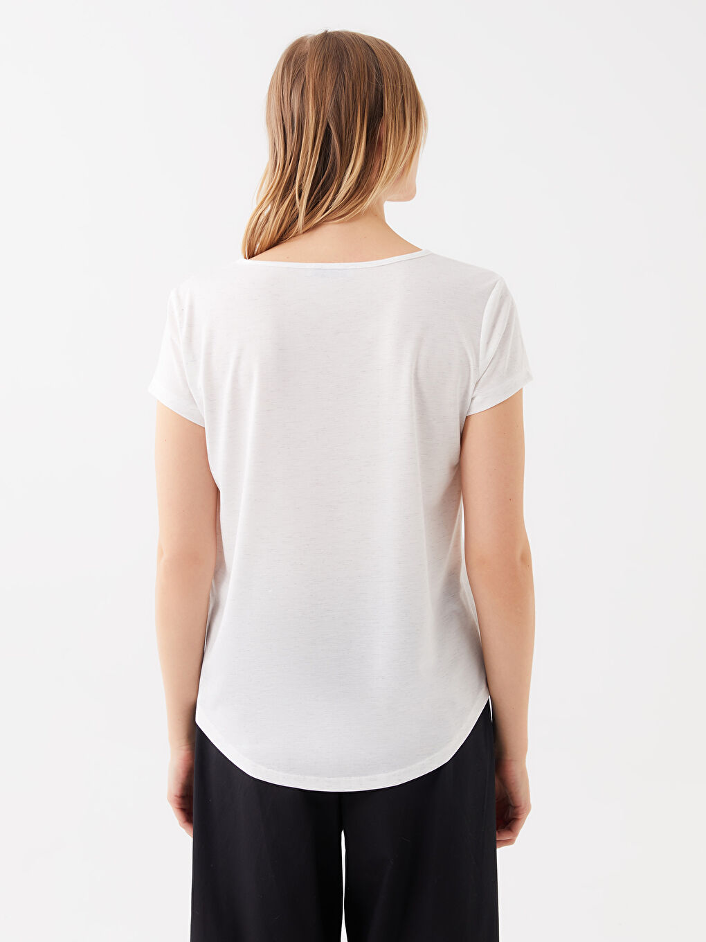 Ekru Bisiklet Yaka Kendinden Desenli Kısa Kollu Kadın Tişört-4