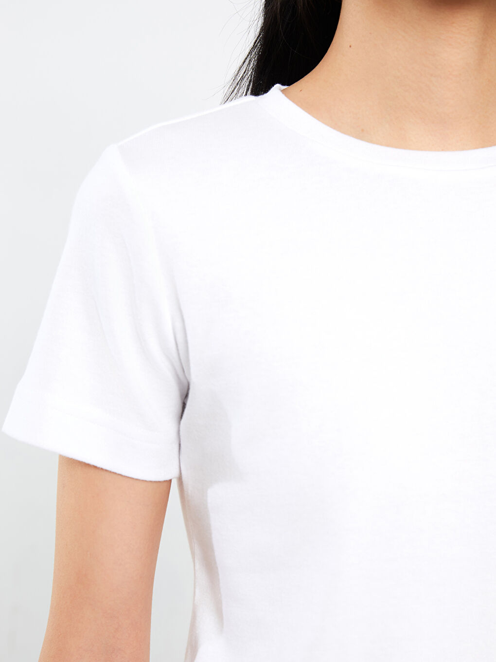 Beyaz Bisiklet Yaka Düz Kısa Kollu Kadın Tişört-2