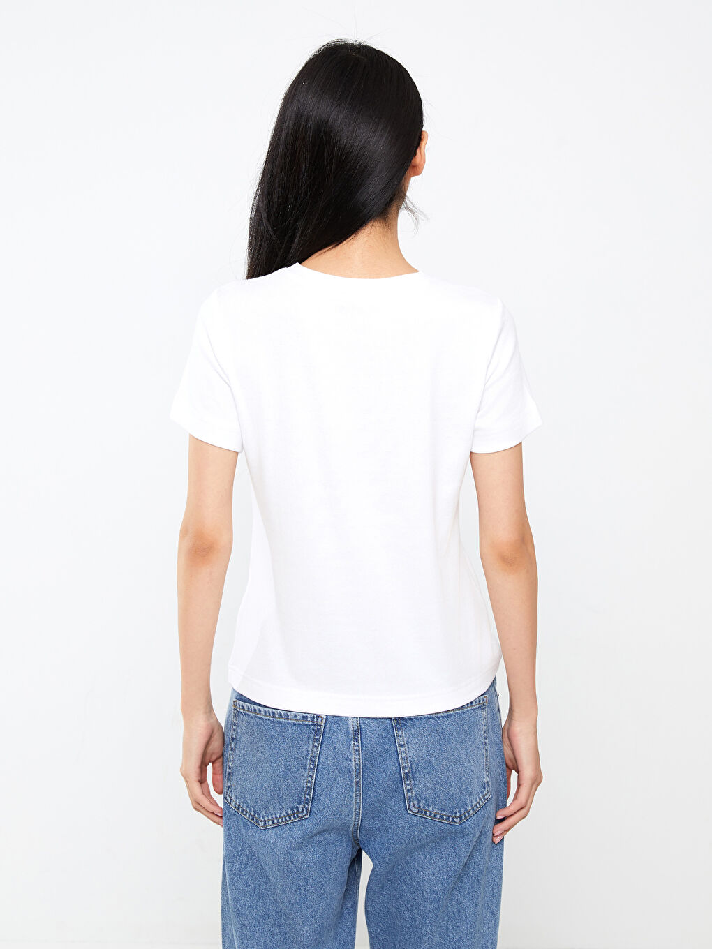 Beyaz Bisiklet Yaka Düz Kısa Kollu Kadın Tişört-3