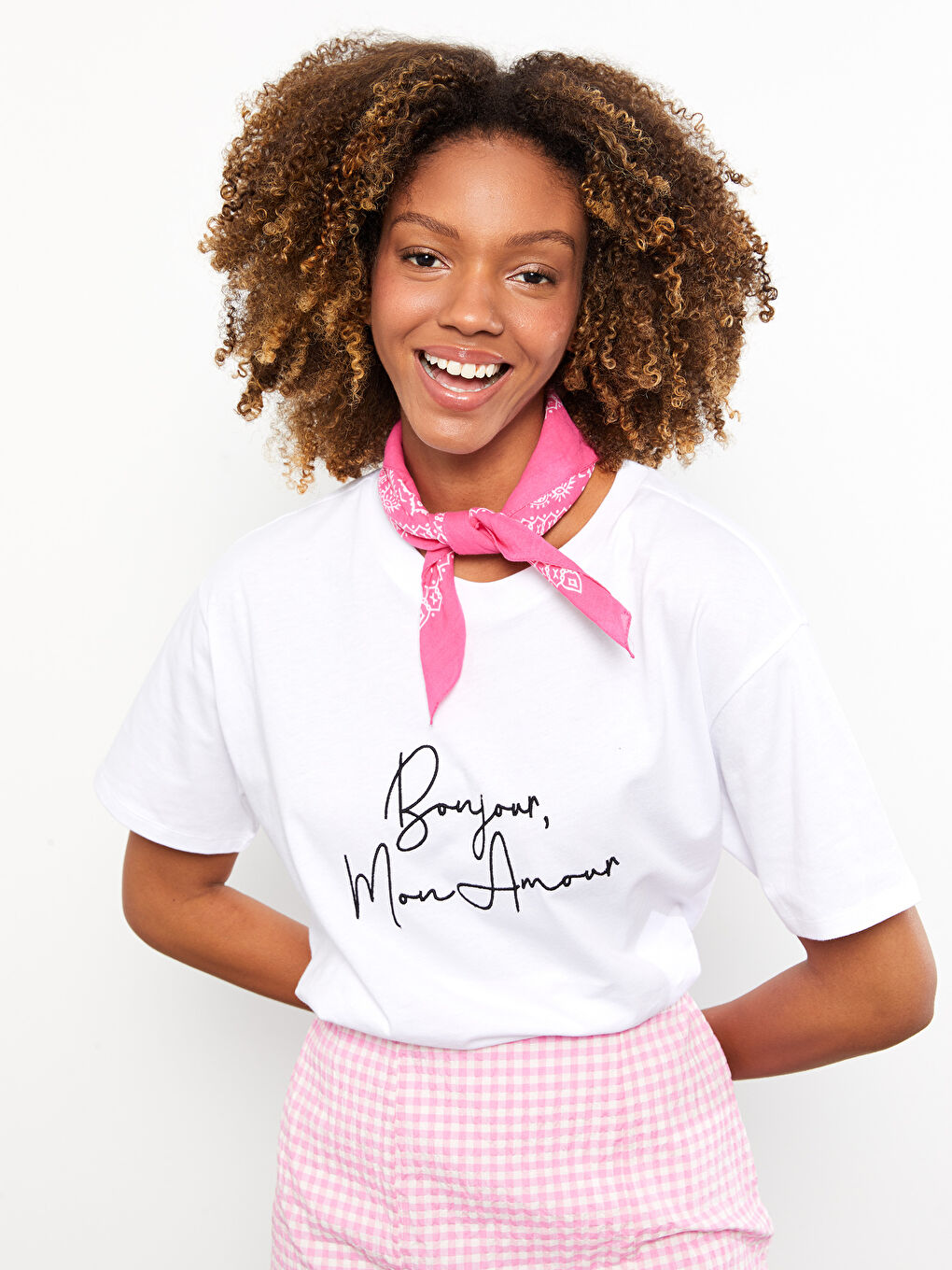 تي شيرت قطن كم قصير مطرز بياقة دائرية للسيدات-1