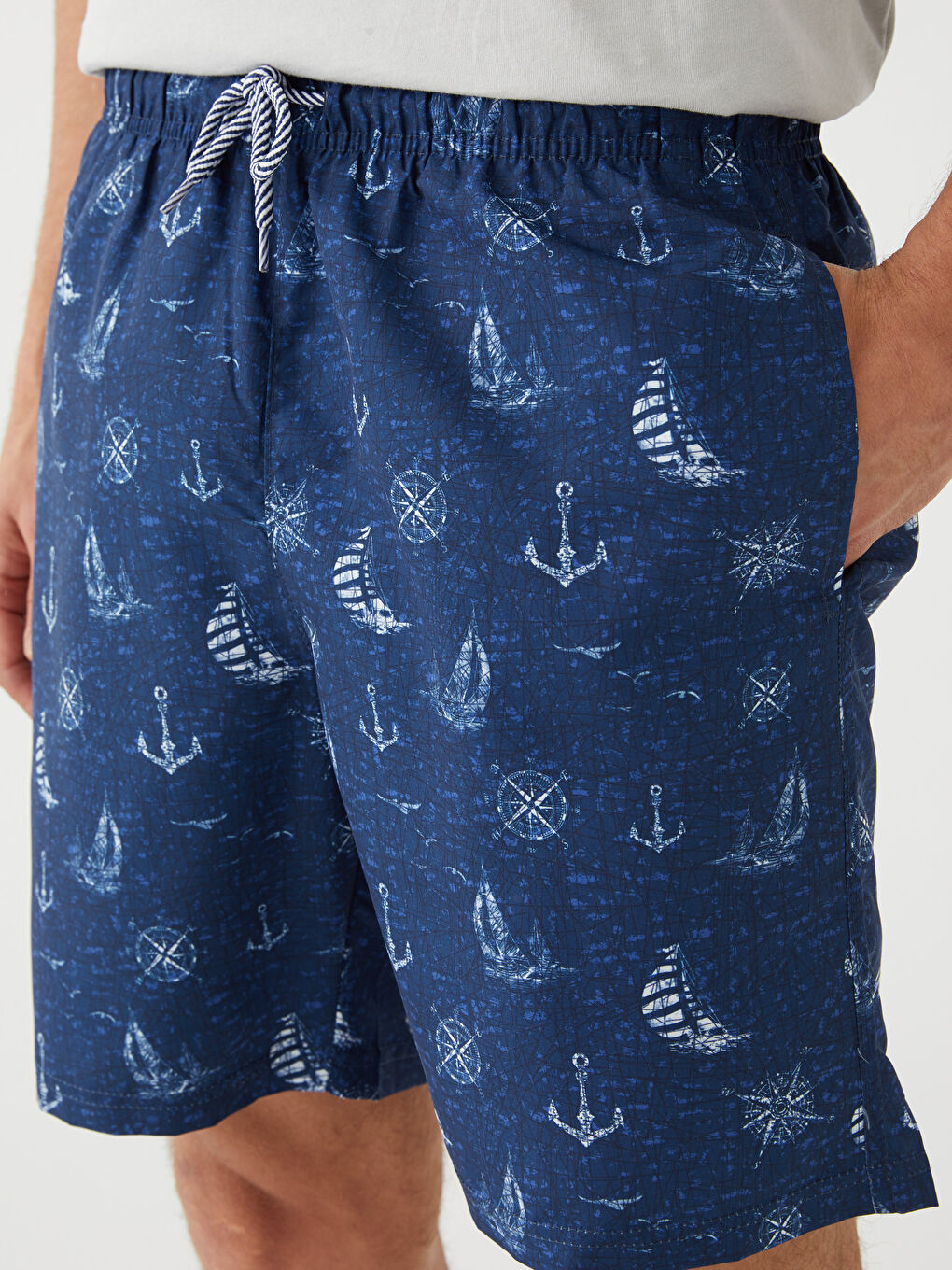 LCWAIKIKI Classic Knee Length Patterned Men's Swimming Shorts -S36349Z8-LSJ