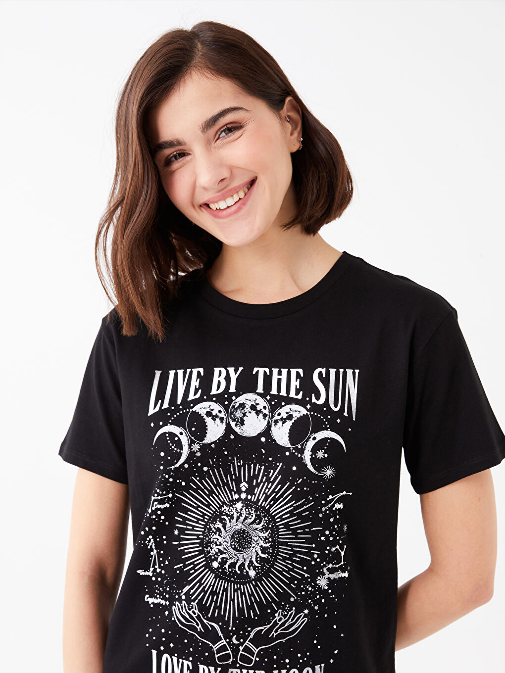 Siyah Bisiklet Yaka Baskılı Kadın Tişört