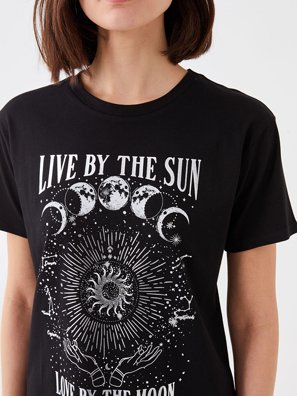 Siyah Bisiklet Yaka Baskılı Kadın Tişört-4