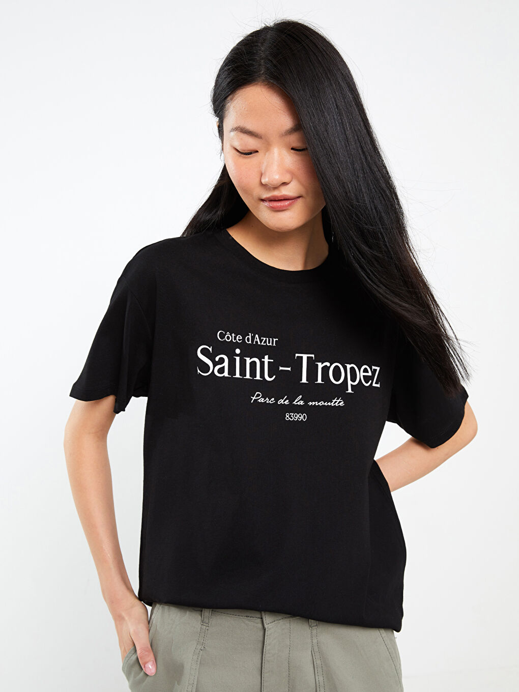 تيشيرت نسائي بأكمام قصيرة وياقة دائرية مطبوع