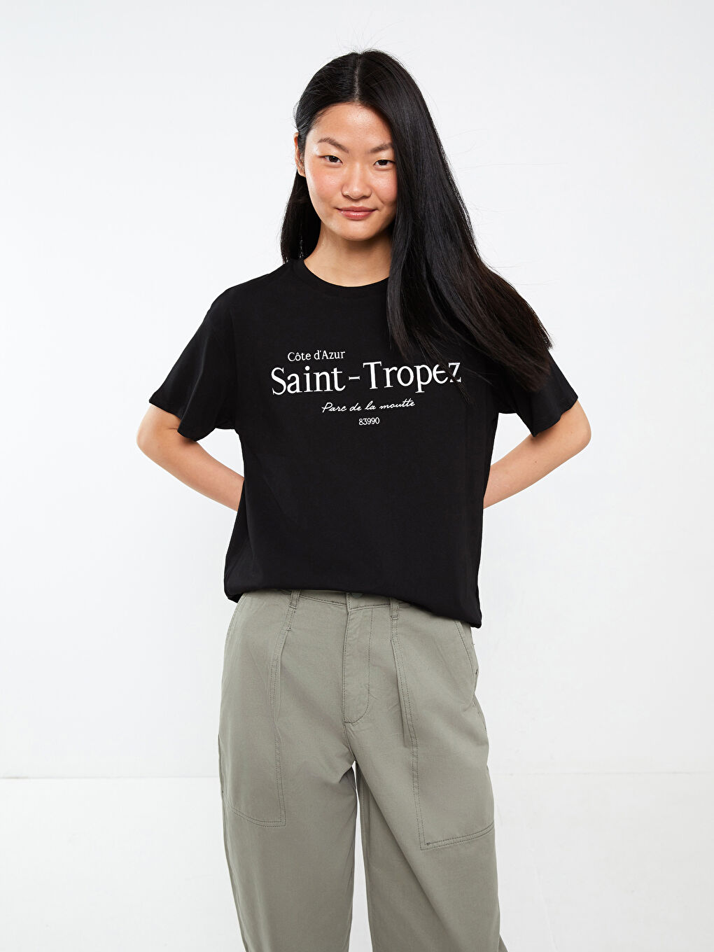 تيشيرت نسائي بأكمام قصيرة وياقة دائرية مطبوع-1