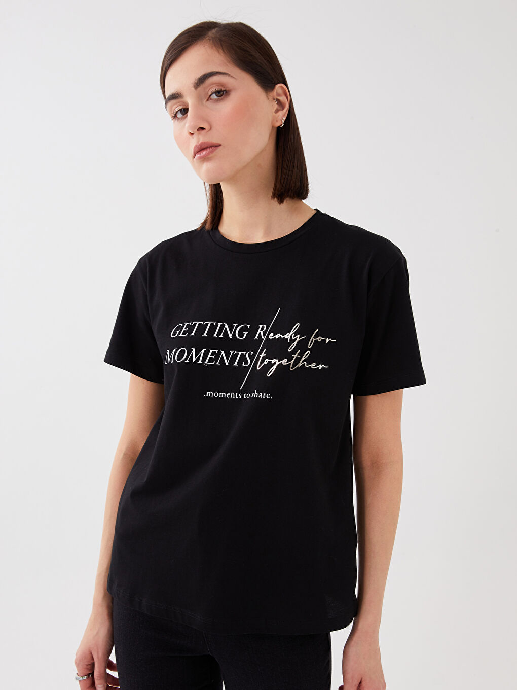 Siyah Bisiklet Yaka Baskılı Kısa Kollu Kadın Tişört-1