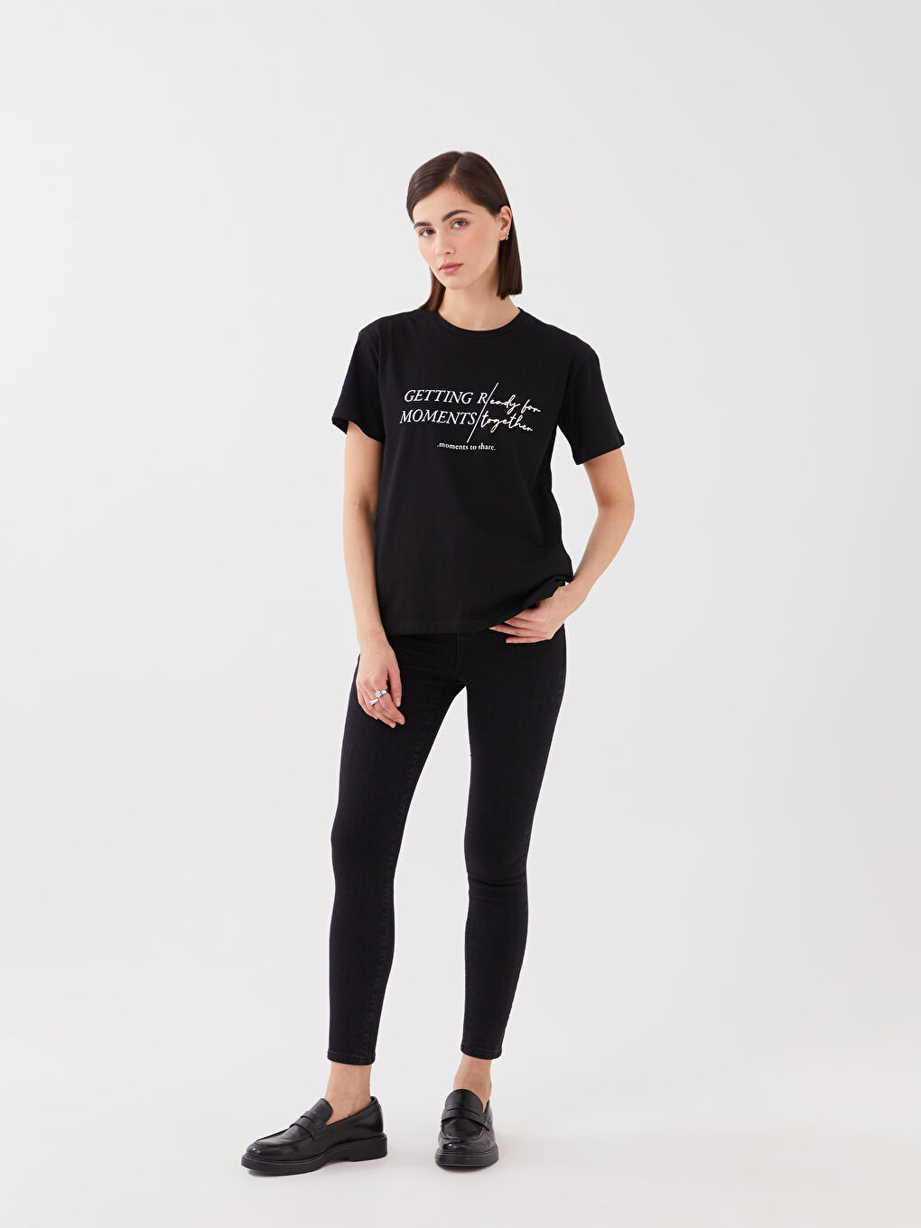 Siyah Bisiklet Yaka Baskılı Kısa Kollu Kadın Tişört-2