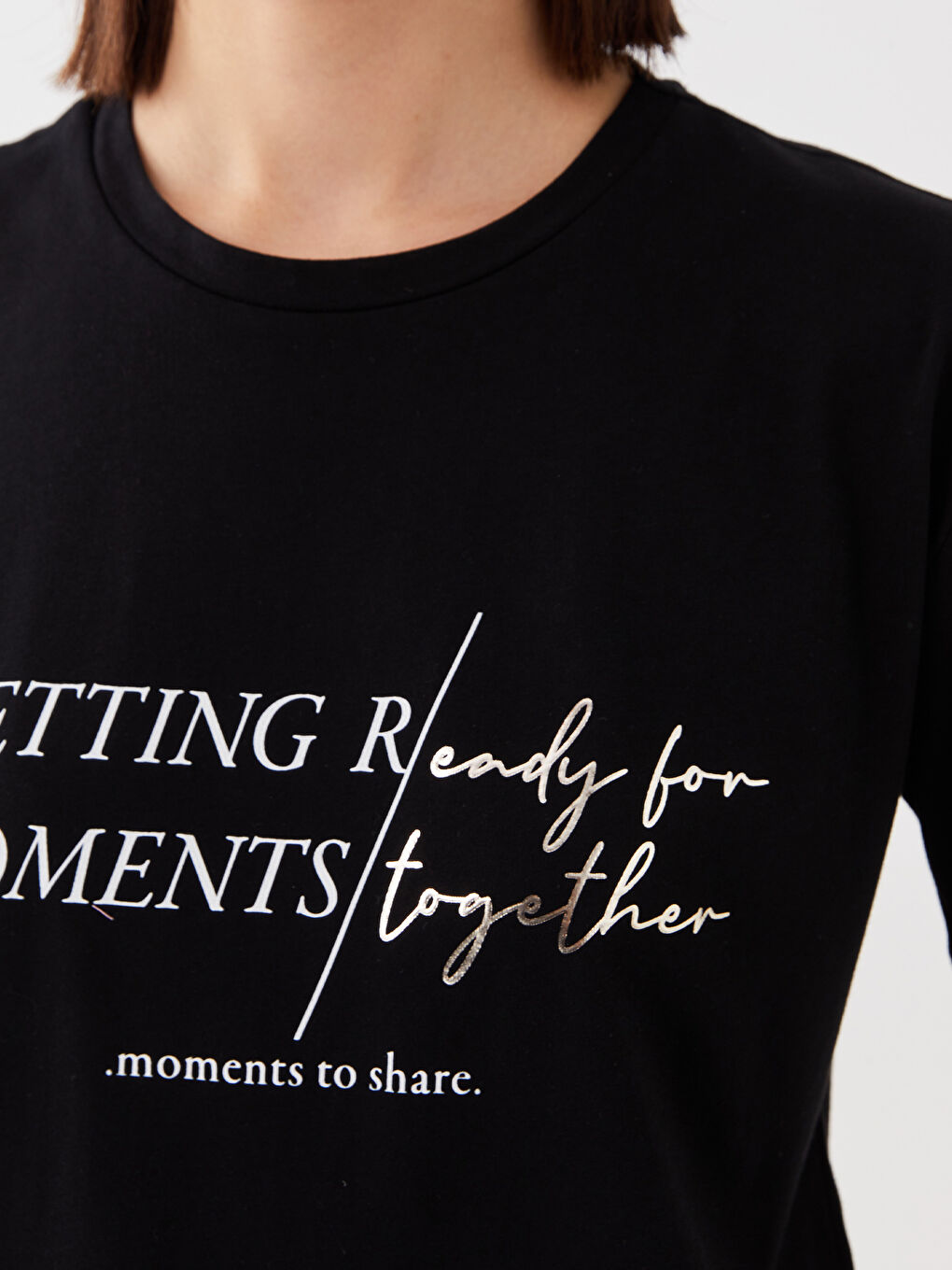 Siyah Bisiklet Yaka Baskılı Kısa Kollu Kadın Tişört-3