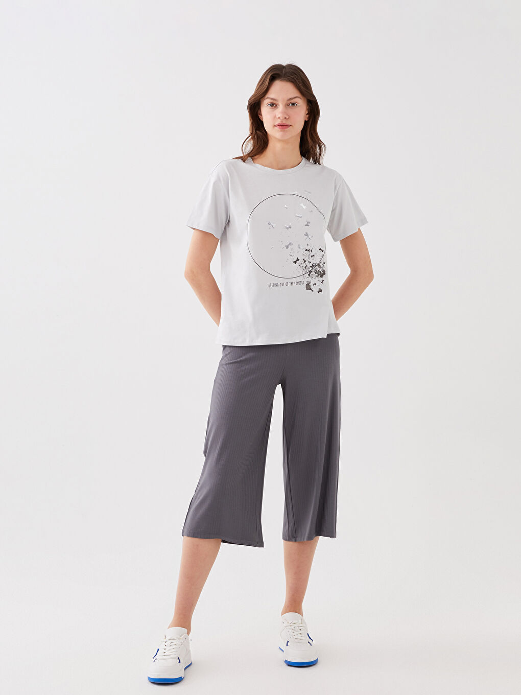 Gri Kadın Bisiklet Yaka Baskılı Kısa Kollu Tişört-1