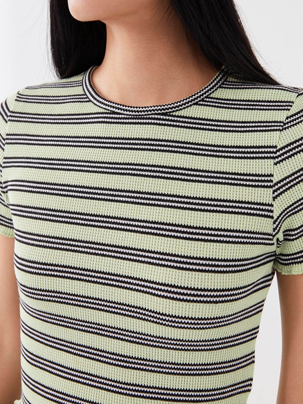 Yeşil Bisiklet Yaka Çizgili Kısa Kollu Kadın Tişört-3