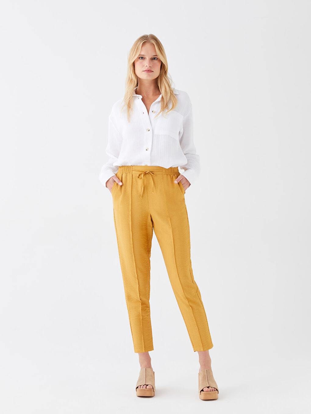 Женские брюки морковного кроя однотонные