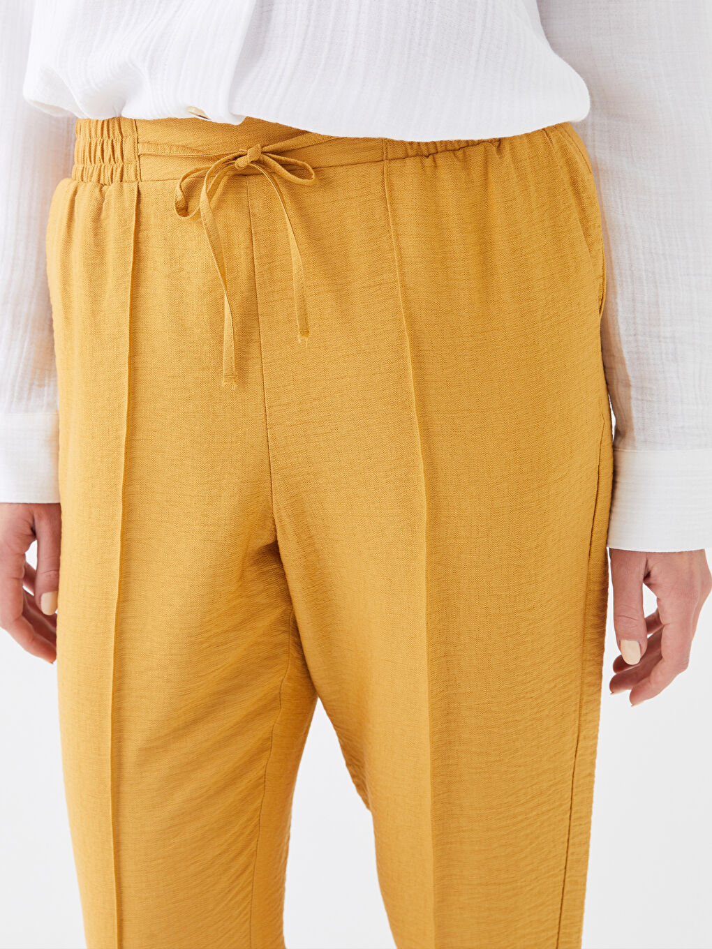 Женские брюки морковного кроя однотонные-2