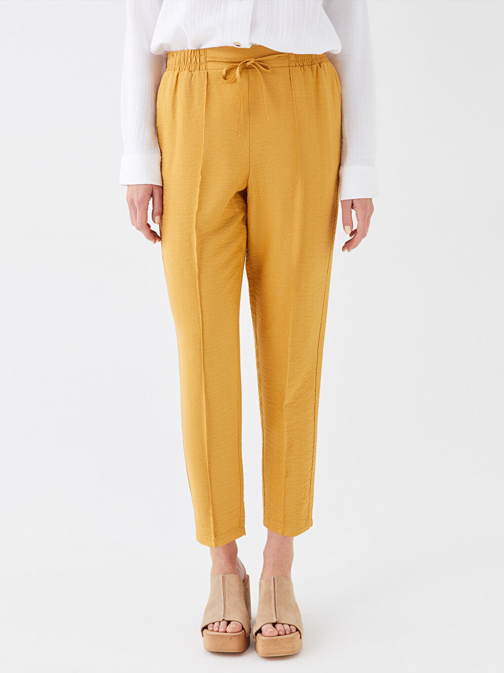 Женские брюки морковного кроя однотонные-3