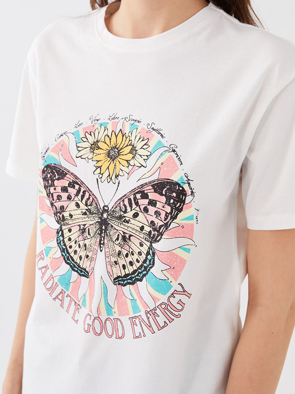 Ekru Kadın Bisiklet Yaka Baskılı Kısa Kollu Tişört-3