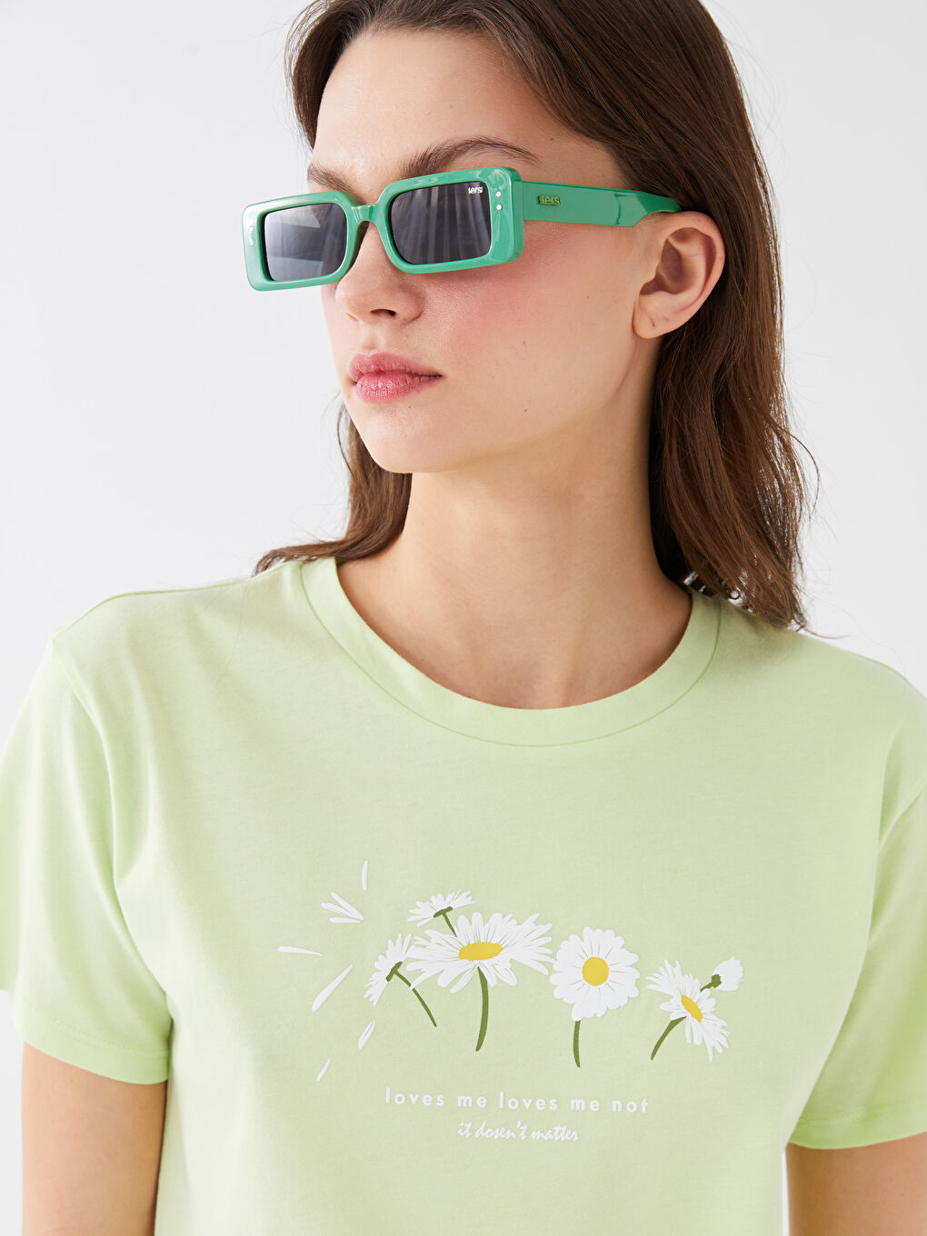 تيشيرت نسائي بأكمام قصيرة وياقة دائرية مطبوع