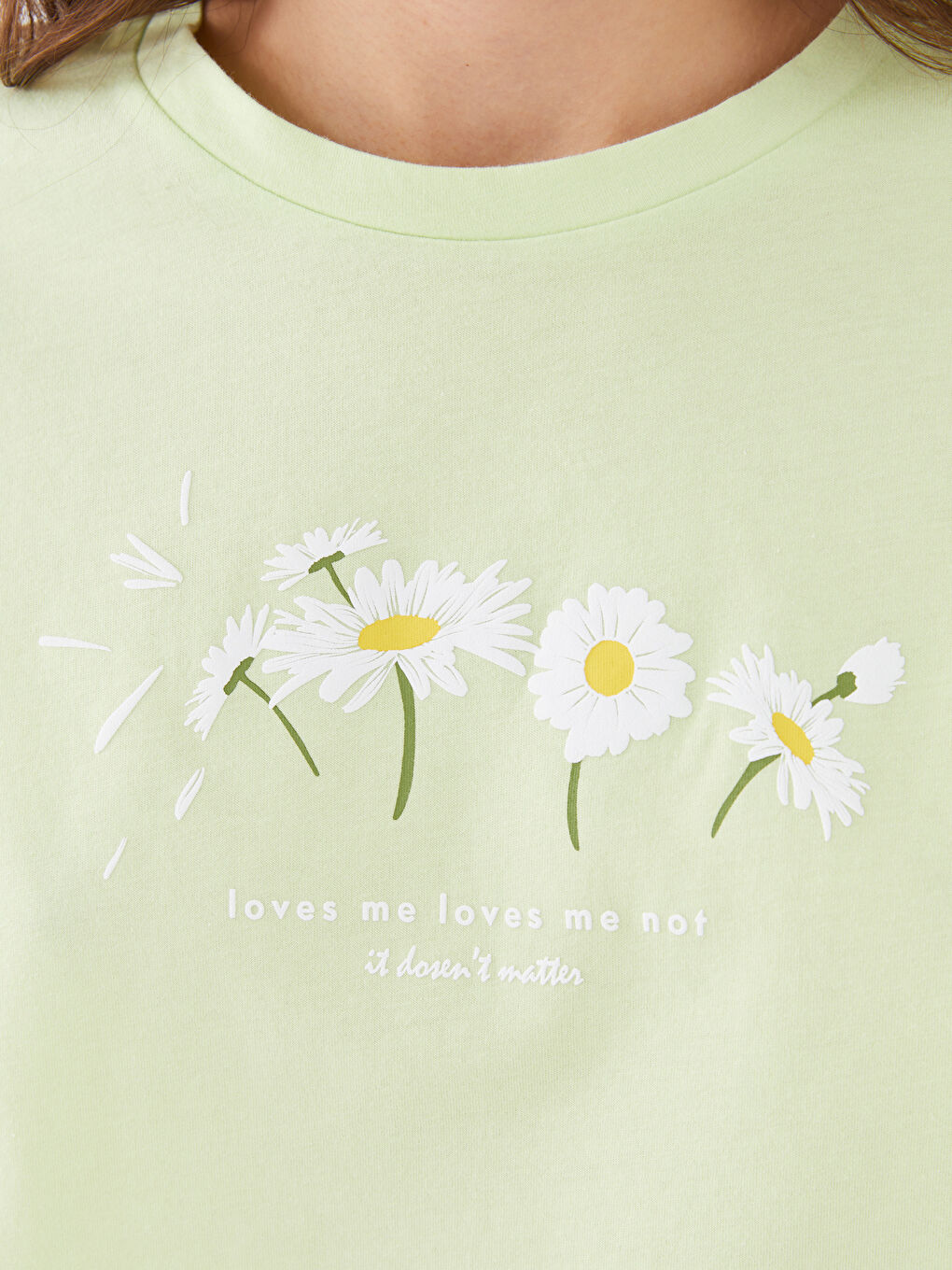 تيشيرت نسائي بأكمام قصيرة وياقة دائرية مطبوع-3