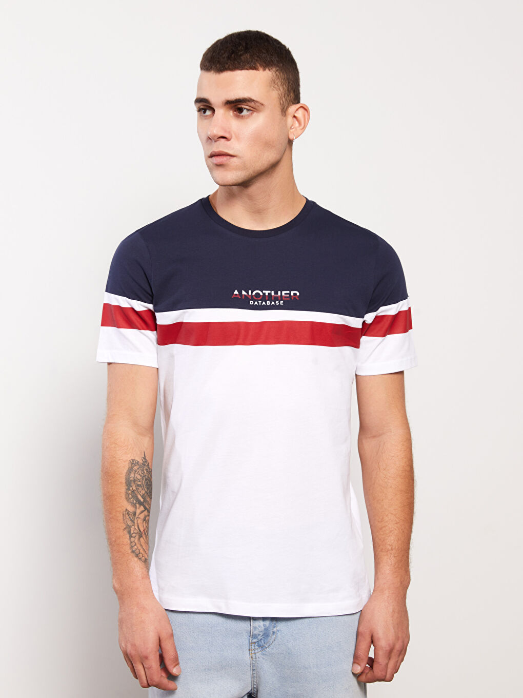 تيشيرت ياقة دائرية كم قصير بلوك الألوان جيرسي للرجال