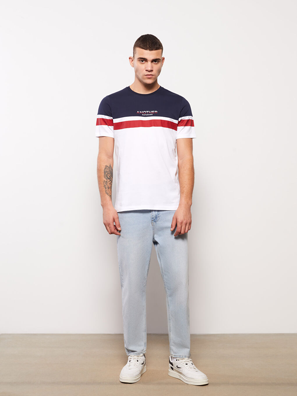 تيشيرت ياقة دائرية كم قصير بلوك الألوان جيرسي للرجال-1