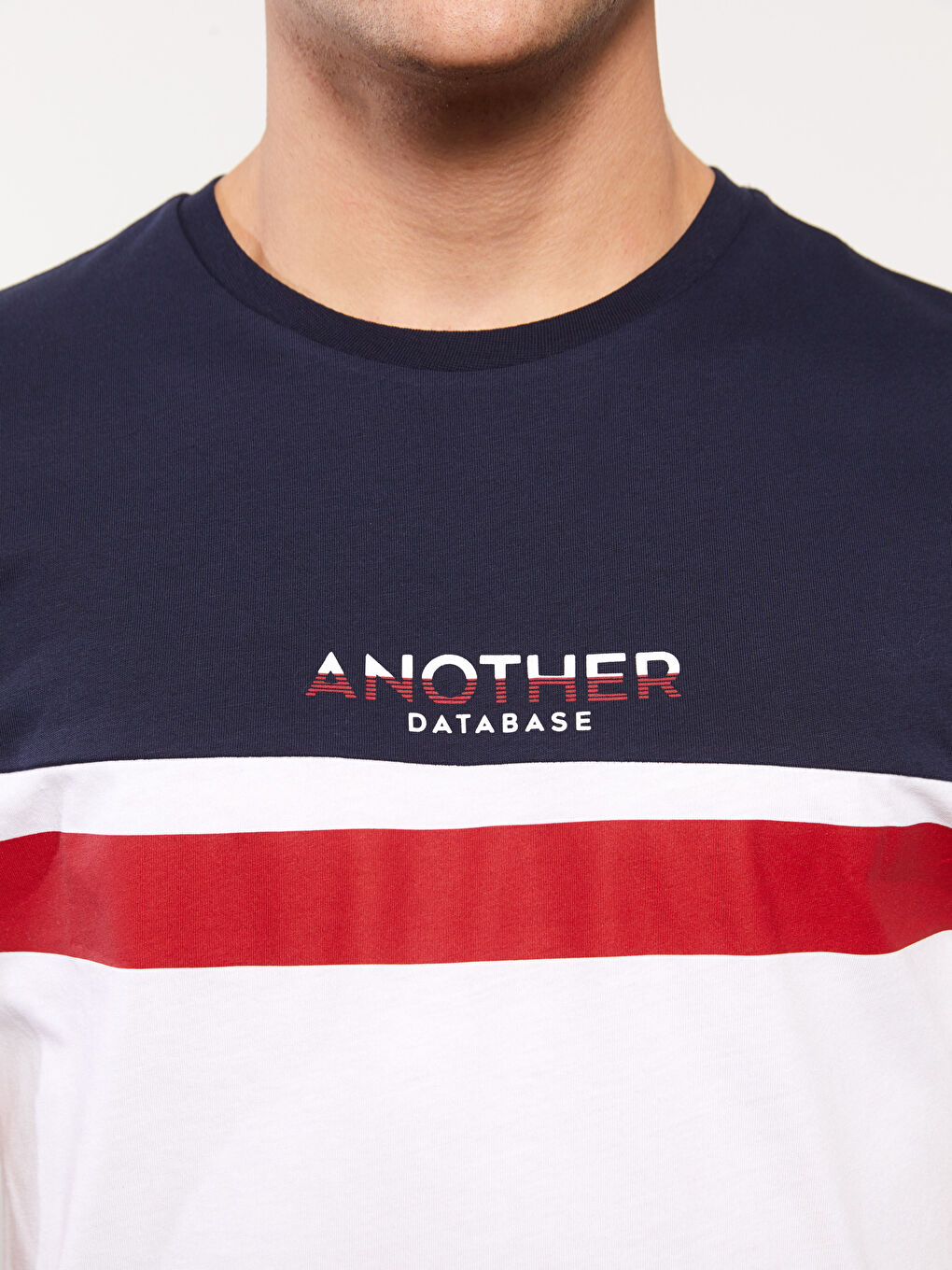 تيشيرت ياقة دائرية كم قصير بلوك الألوان جيرسي للرجال-3