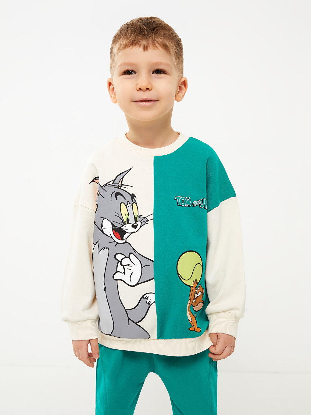 LCW baby Crew Neck Long Sleeved Tom and Jerry Printed Baby Boy Sweatshirt and Jogger Tracksuit Bottom 2-Pack Set -S36731Z1-QVK