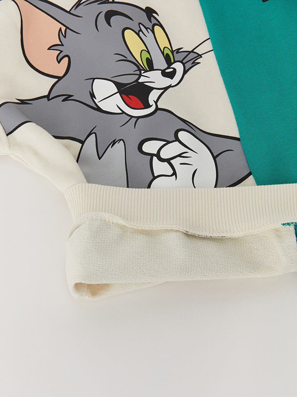LCW baby Crew Neck Long Sleeved Tom and Jerry Printed Baby Boy Sweatshirt and Jogger Tracksuit Bottom 2-Pack Set -S36731Z1-QVK