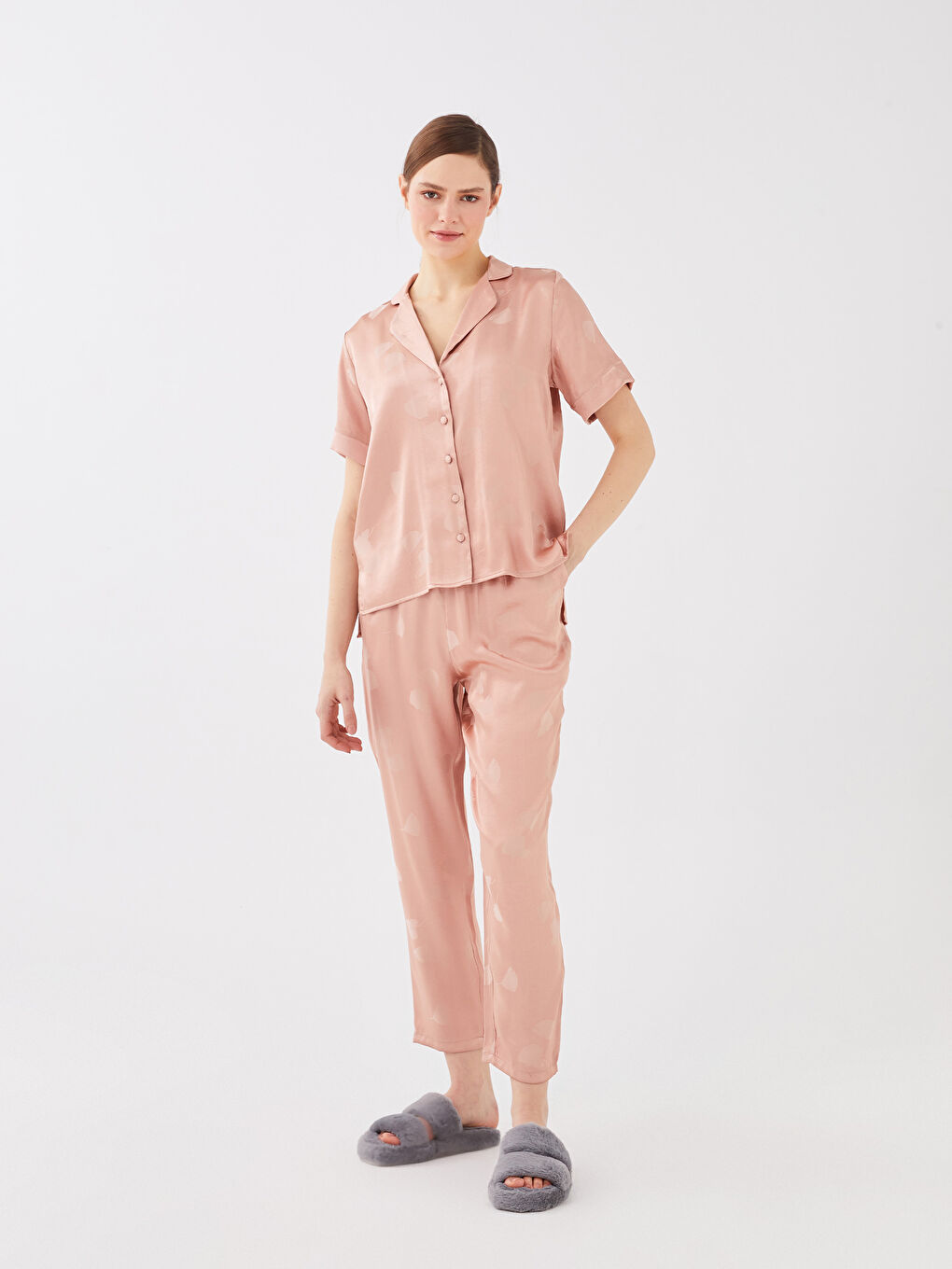 Pembe Gömlek Yaka Desenli Kısa Kollu Saten Kadın Pijama Takımı-5